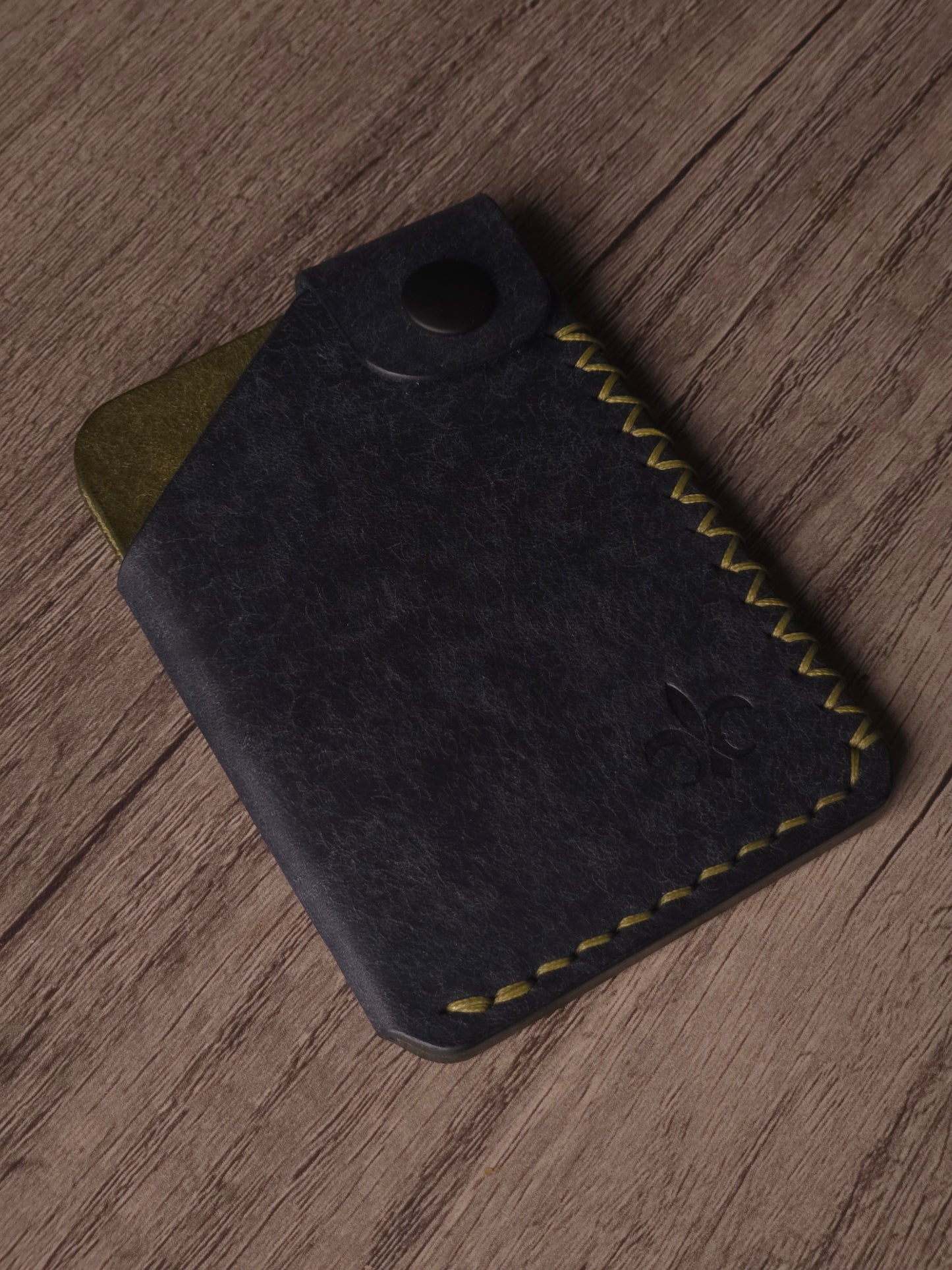 Le Patron handmade leather wallet crafted from Italian Pueblo leather. the colors are navy & olive.