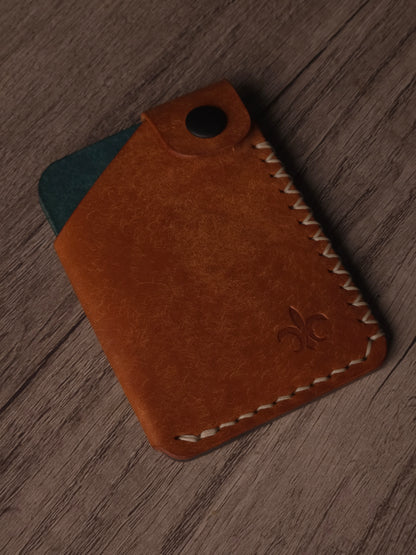 Le Patron handmade leather wallet crafted from Italian Pueblo leather.
colors are cognac & aqua.